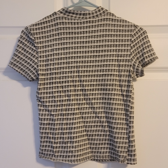 Black and white shirt - Picture 3 of 3